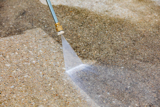 Best Pool Deck Cleaning  in Mart, TX